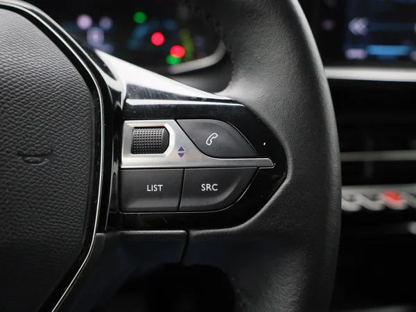 Peugeot e-2008 (2022) — foto 11 van 42