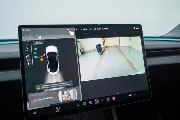 Tesla Model 3 (2023) — foto 18 van 49