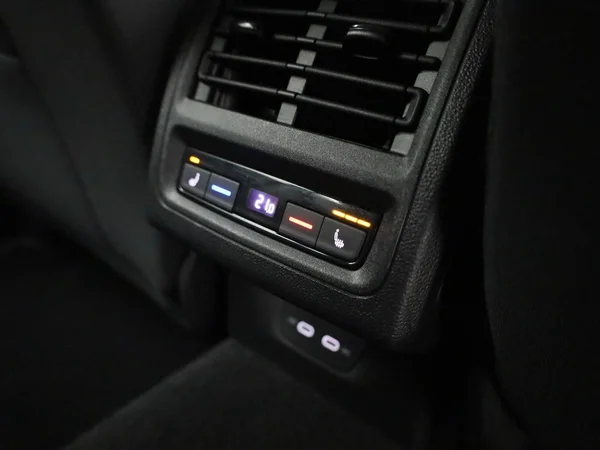 Volkswagen Golf (2021) — foto 32 van 43