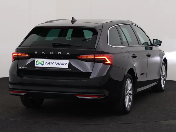 SKODA Octavia Combi (2025) — foto 12 van 20