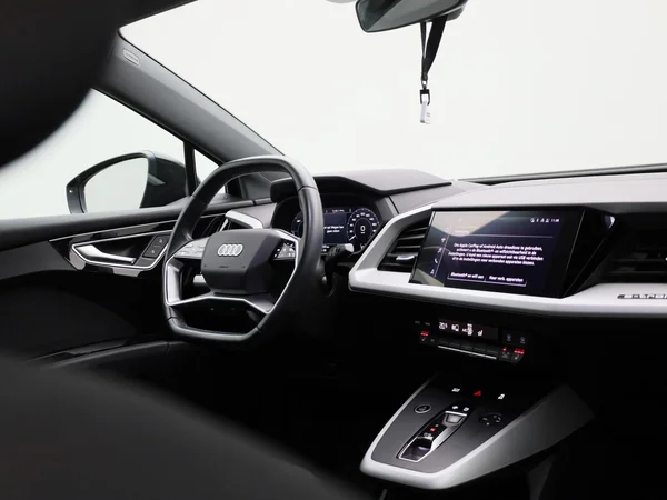 Audi Q4 Sportback e-tron (2023) — foto 31 van 44