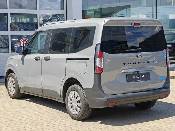 Ford Tourneo Courier (2025) — foto 16 van 18