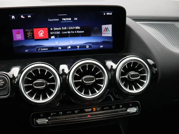 Mercedes-Benz GLA (2025) — foto 13 van 36