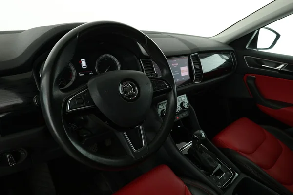 Skoda Kodiaq (2018) — foto 2 van 16