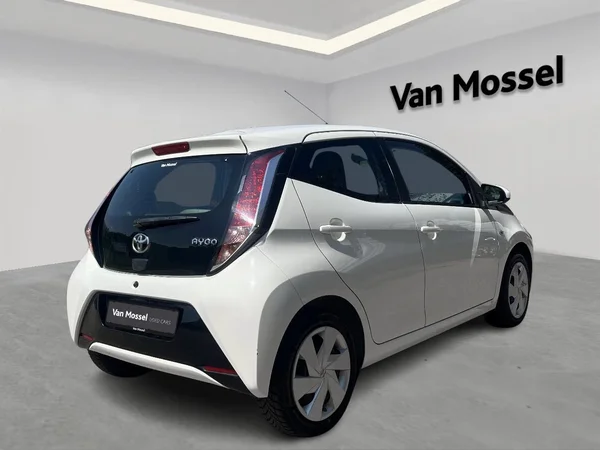 Toyota Aygo (2015) — foto 14 van 19