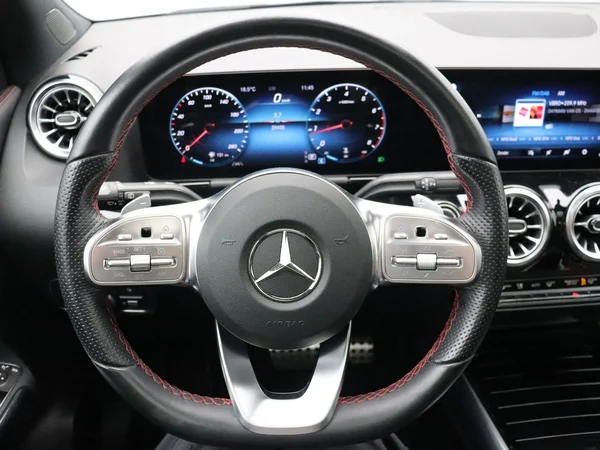 Mercedes-Benz GLA (2021) — foto 3 van 27