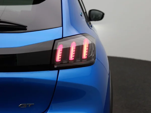 Peugeot e-208 (2023) — foto 41 van 50
