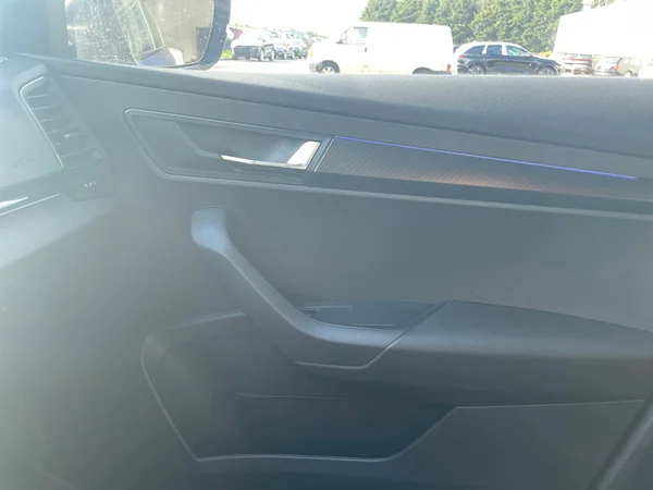 SKODA Karoq (2025) — foto 3 van 20