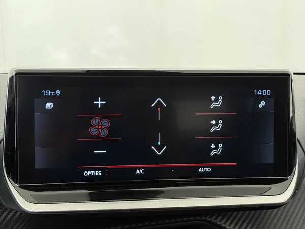 PEUGEOT 2008 (2022) — foto 18 van 27