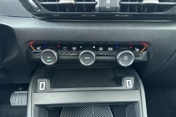 Citroen C4 (2024) — foto 8 van 18