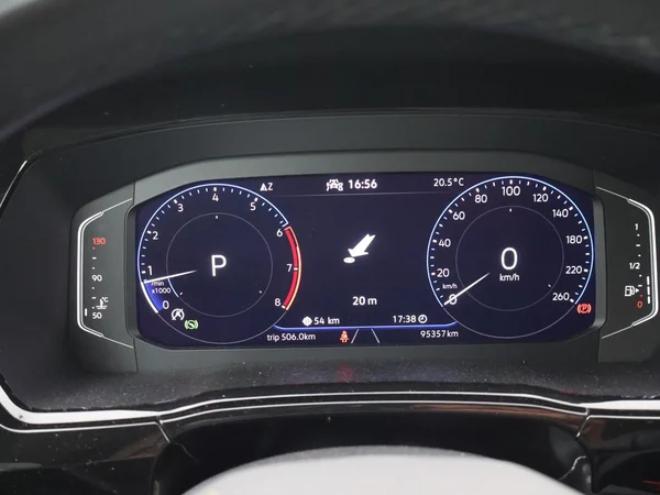 VOLKSWAGEN Touran (2023) — foto 5 van 31