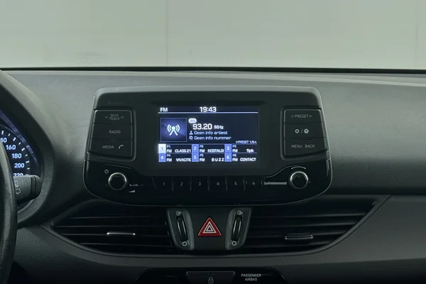 Hyundai i30 (2019) — foto 3 van 18