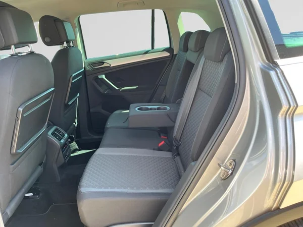 VOLKSWAGEN Tiguan (2019) — foto 19 van 22