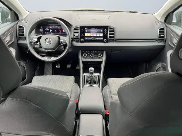 SKODA Karoq (2022) — foto 2 van 32