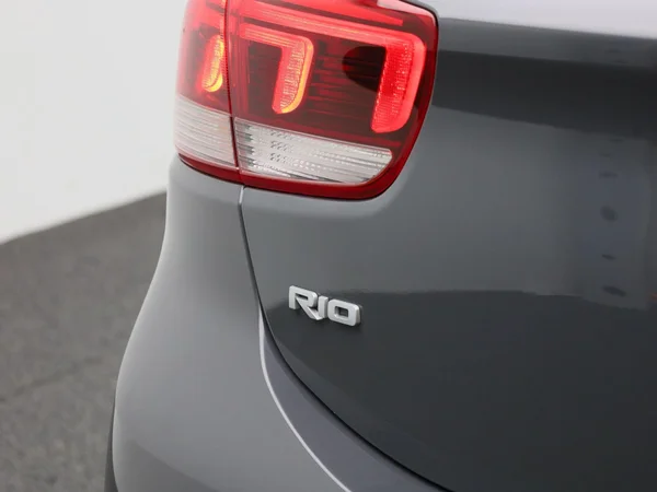Kia Rio (2023) — foto 29 van 38