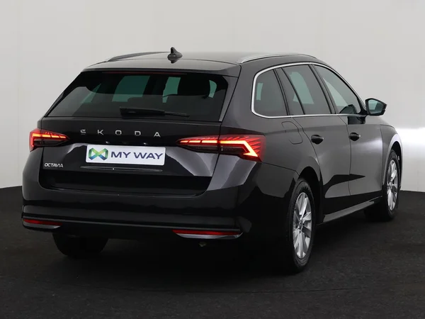 SKODA Octavia Combi (2024) — foto 12 van 19
