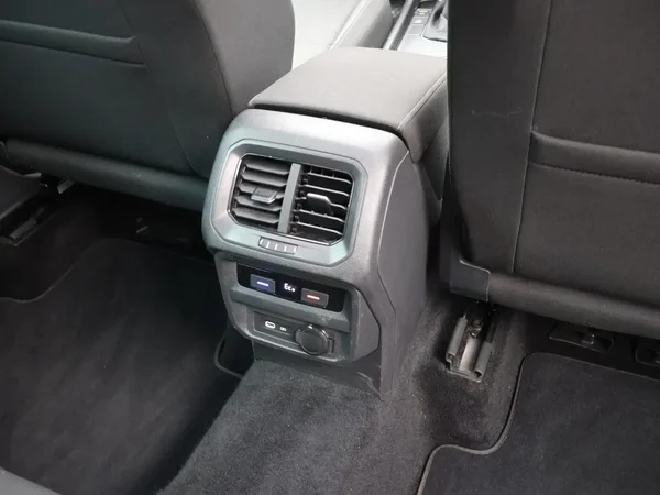 Volkswagen Tiguan (2021) — foto 4 van 29