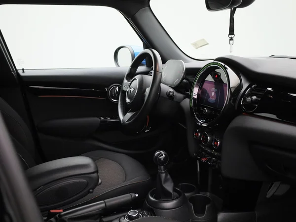 MINI One (2022) — foto 25 van 39