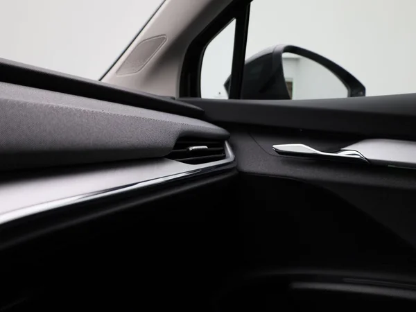 Škoda Enyaq iV (2023) — foto 24 van 43