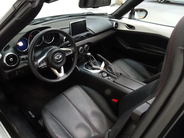 Mazda MX-5 (2017) — foto 4 van 25