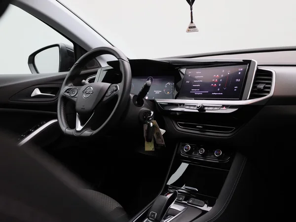 Opel Grandland (2023) — foto 27 van 40