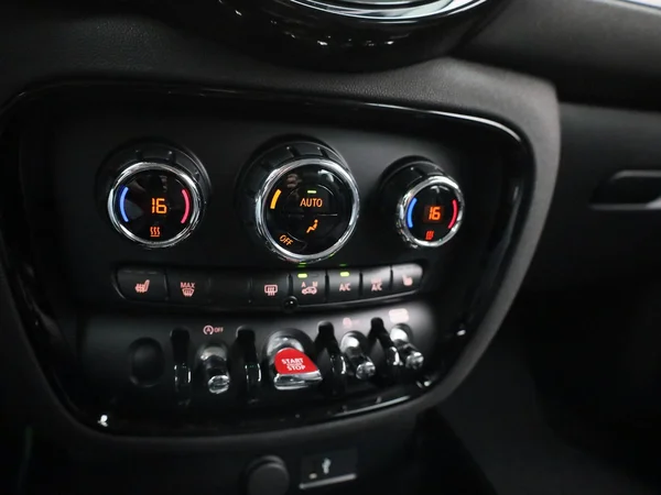 MINI Clubman (2023) — foto 17 van 32