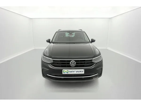 VOLKSWAGEN Tiguan (2022) — foto 12 van 36