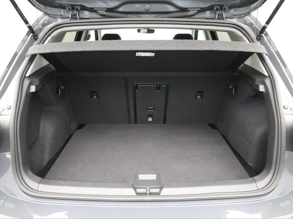 VOLKSWAGEN Golf VIII (2024) — foto 2 van 19