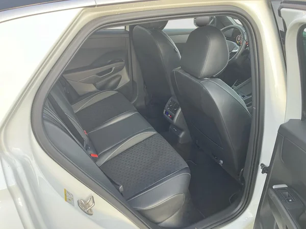 VOLKSWAGEN T-Roc (2026) — foto 2 van 23