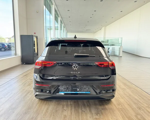 Volkswagen Golf (2021) — foto 2 van 30