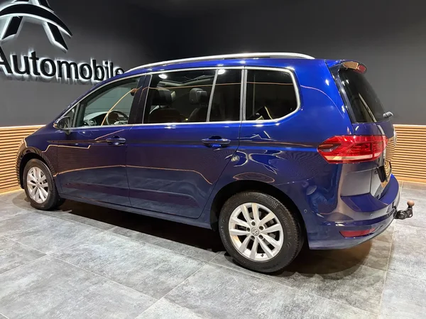 Volkswagen Touran (2016) — foto 17 van 27