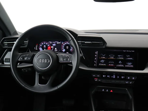 AUDI A3 Sportback (2024) — foto 15 van 17