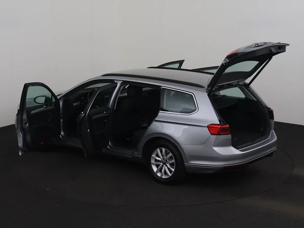 VOLKSWAGEN Passat Variant (2022) — foto 28 van 29