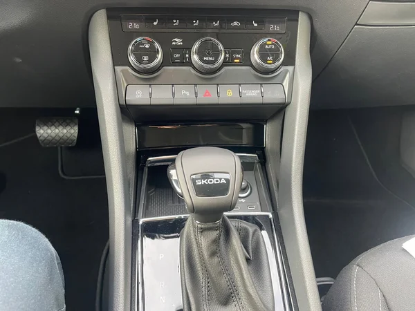 SKODA Karoq (2025) — foto 10 van 24