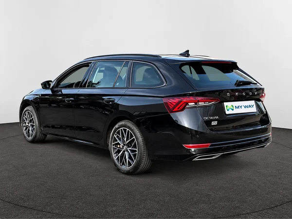 SKODA Octavia Combi PHEV (2024) — foto 12 van 23