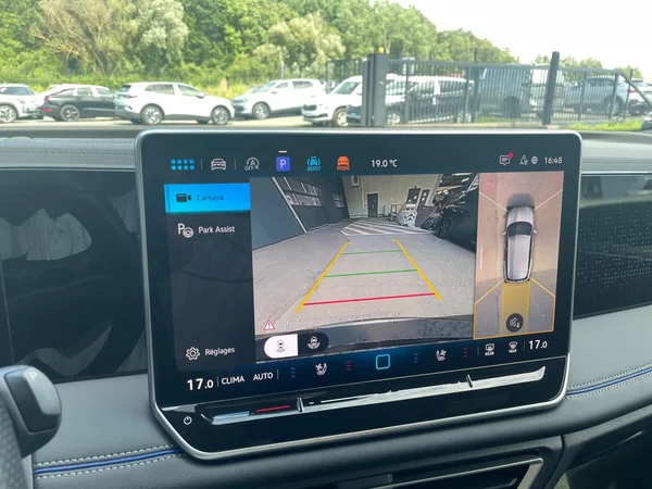 VOLKSWAGEN Tiguan (2024) — foto 7 van 20