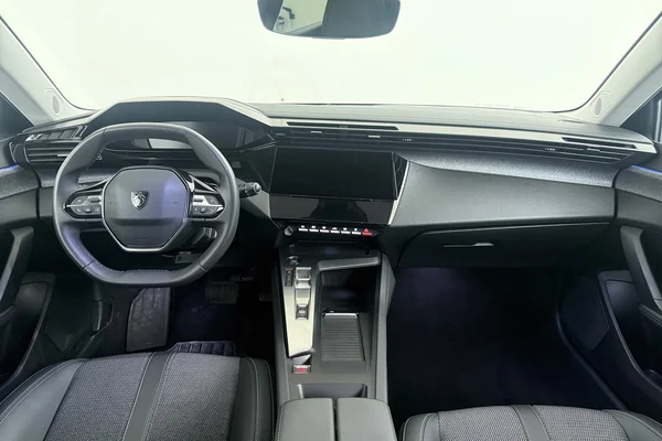Peugeot 308 PHEV (2022) — foto 10 van 29