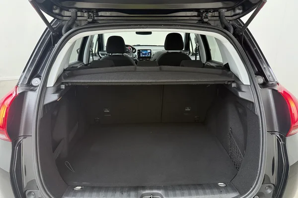 Peugeot 2008 (2019) — foto 14 van 18
