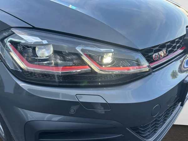 VOLKSWAGEN Golf VII GTI (2019) — foto 2 van 24