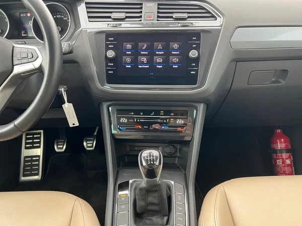 VOLKSWAGEN Tiguan (2022) — foto 4 van 24