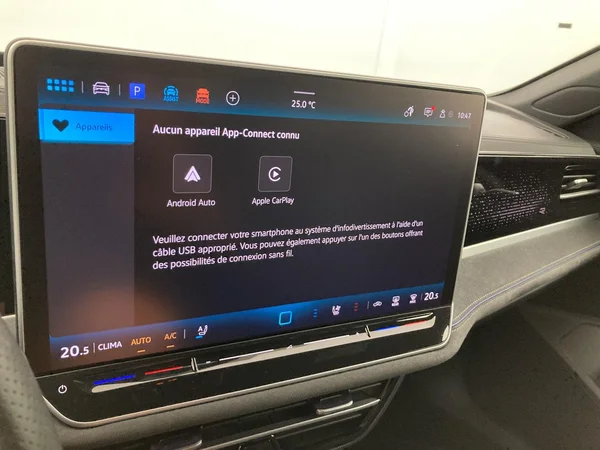 VOLKSWAGEN Passat SW (2024) — foto 14 van 36