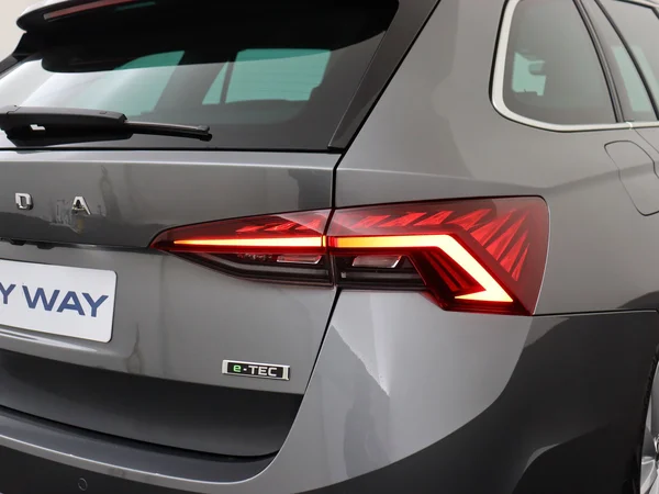 SKODA Octavia Combi (2024) — foto 7 van 18