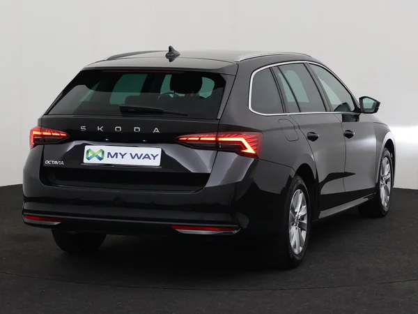 SKODA Octavia Combi (2024) — foto 12 van 19