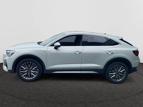 AUDI Q3 Sportback (2024) — foto 12 van 21