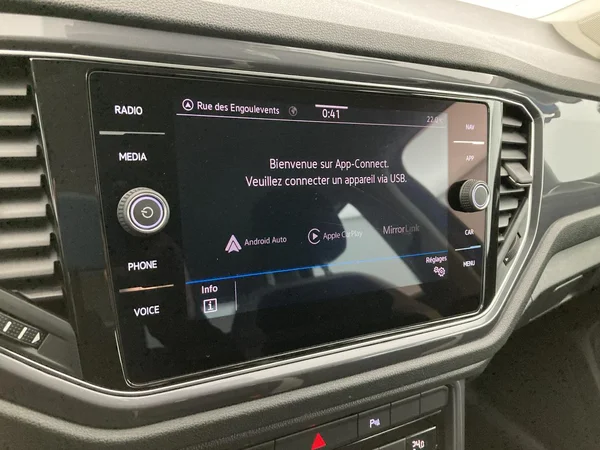 VOLKSWAGEN T-Roc (2021) — foto 5 van 36