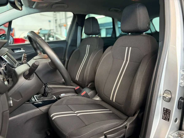 Opel Crossland (2023) — foto 13 van 16