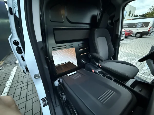 Ford Transit Courier (2025) — foto 27 van 35
