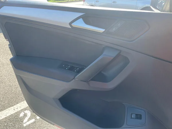 VOLKSWAGEN Tiguan (2019) — foto 6 van 21