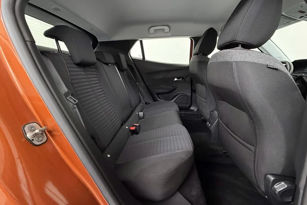 Peugeot E-2008 (2021) — foto 31 van 31