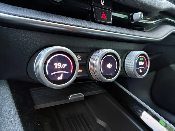 SKODA Superb Combi (2024) — foto 10 van 24